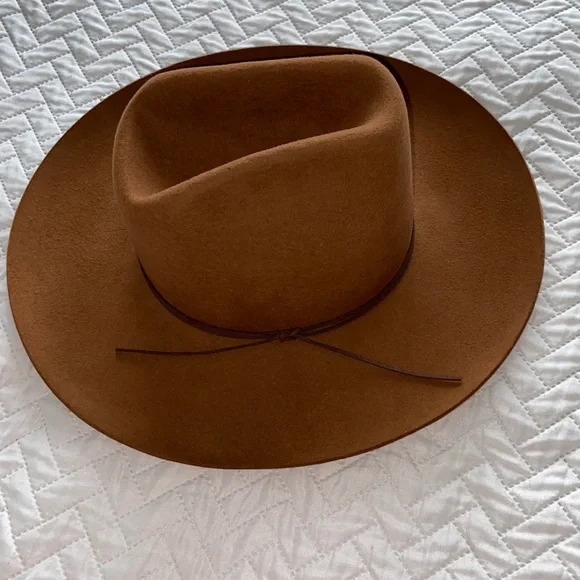 NWT lack of color hat, size S, brown/rusty gold finger - Picture 1 of 7